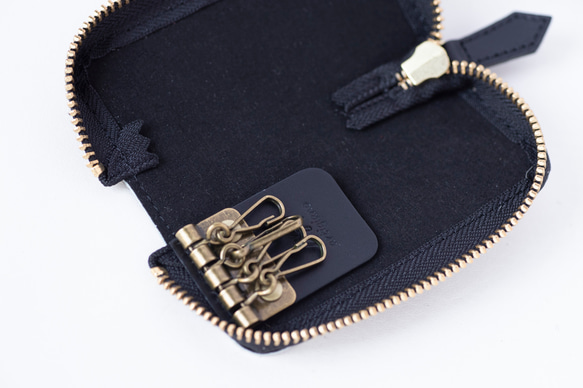 日本製　手触りのいいハラコ素材で作った　4連キーケース　牛毛皮　スマートキー　ダルメシアン　apo-16nch 5枚目の画像