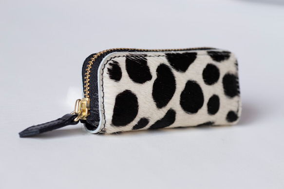 日本製　手触りのいいハラコ素材で作った　4連キーケース　牛毛皮　スマートキー　ダルメシアン　apo-16nch 2枚目の画像