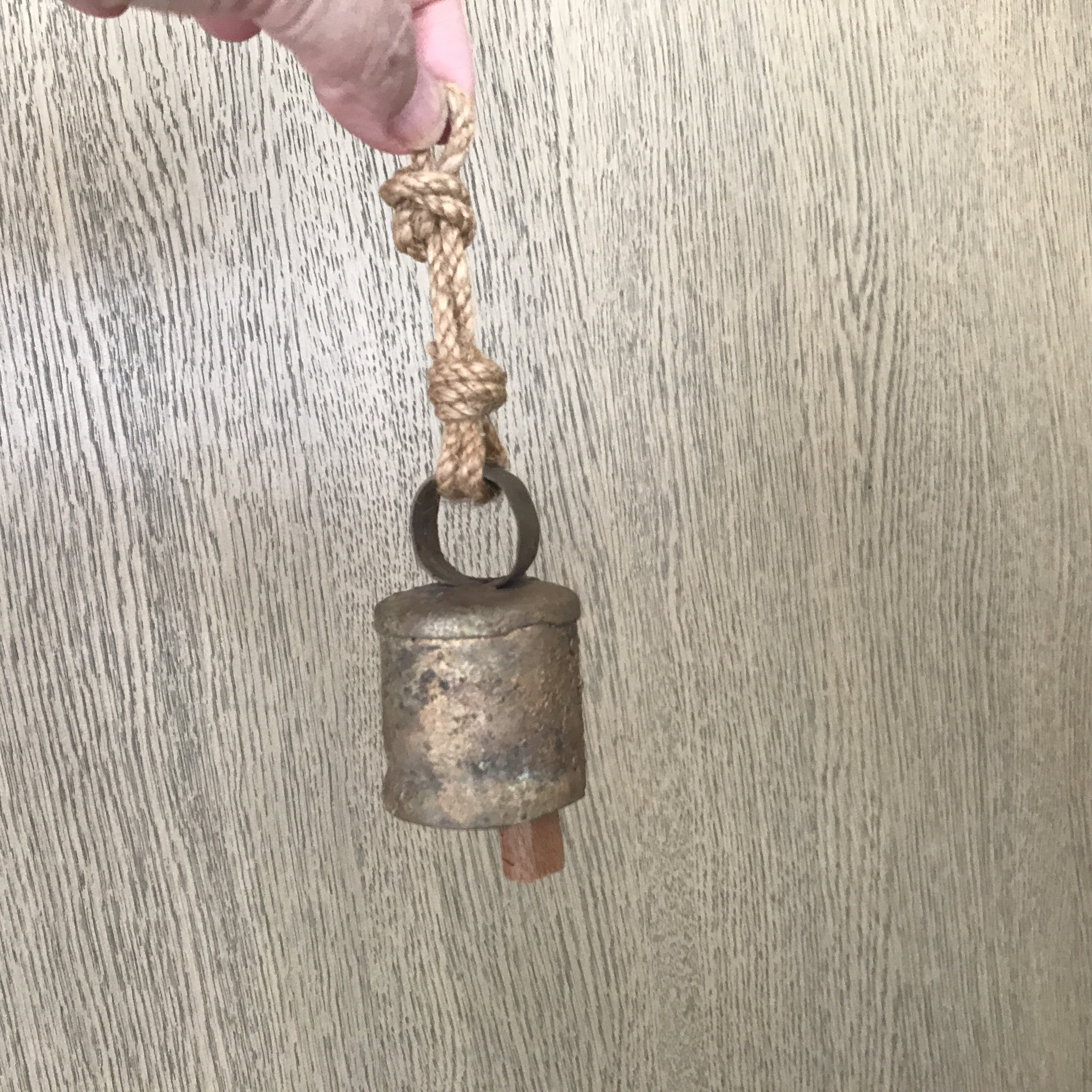 《X'mas》北欧の森の木の実のリースベル付き　最大34ｃｍ（一点限定）