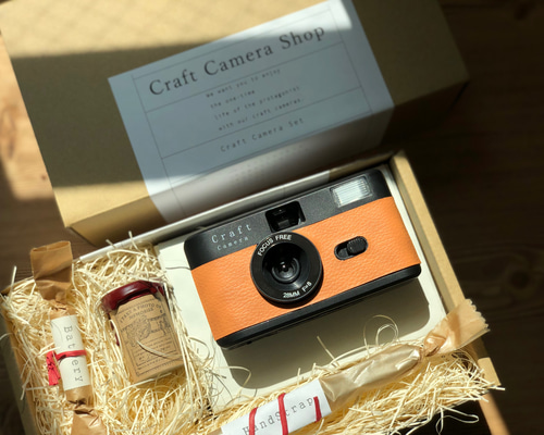 カメラ！　沖縄オリオンビール缶　フイルムフラッシュ付きカメラ フィルムカメラ ・フラッシュ内蔵・テストフィルム付・サーモン