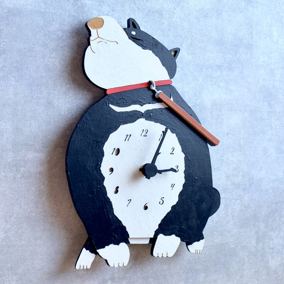 黒柴がリードを引っ張る時計 掛け時計 木製時計 