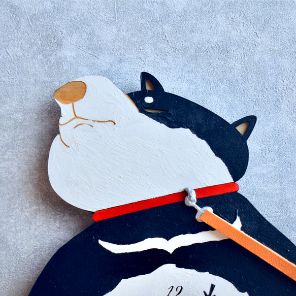 黒柴がリードを引っ張る時計 掛け時計 木製時計 