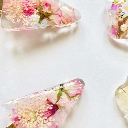 ラストひとつ♡選べる押し花とドライフラワーの三角クリップ♡ミニ薔薇 