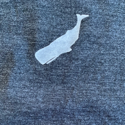 手描きTシャツ：縁起物Tシャツ・深海のくじら（ヘザーブラック） 4枚目の画像