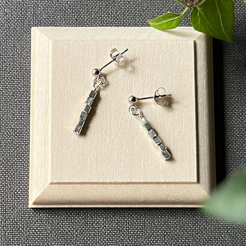 カレンシルバー ✶キューブビーズのシンプル SILVER 925 ピアス