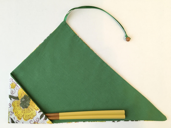 お箸袋　カトラリーケース　ハンドブロックプリント　黄色×緑　木製ビーズ 5枚目の画像