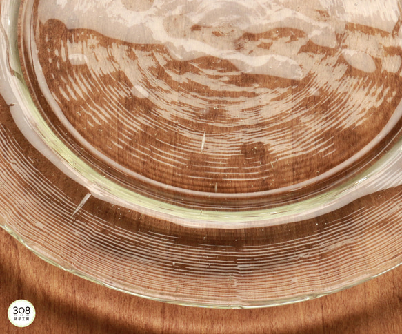 在庫限り：リサイクルガラスの食器　リム皿　ライトグリーン(φ16cm) 4枚目の画像