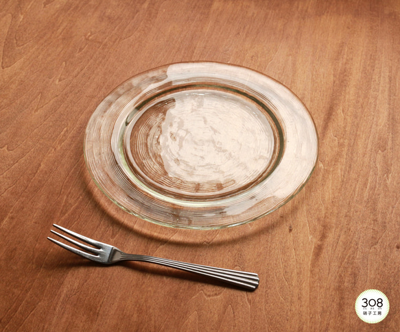 在庫限り：リサイクルガラスの食器　リム皿　ライトグリーン(φ16cm) 2枚目の画像