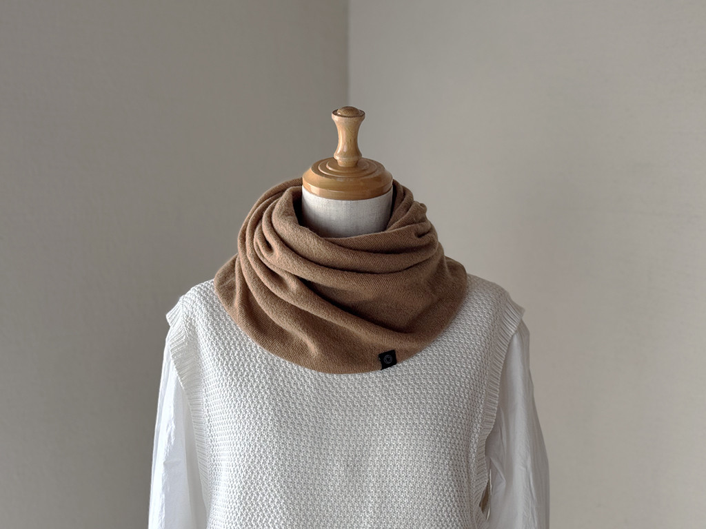 ベビーカシミヤのねじりスヌード / キャメル