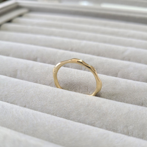 K10リング】重ね付けにもおすすめ シンプルなウェーブリング.太ver