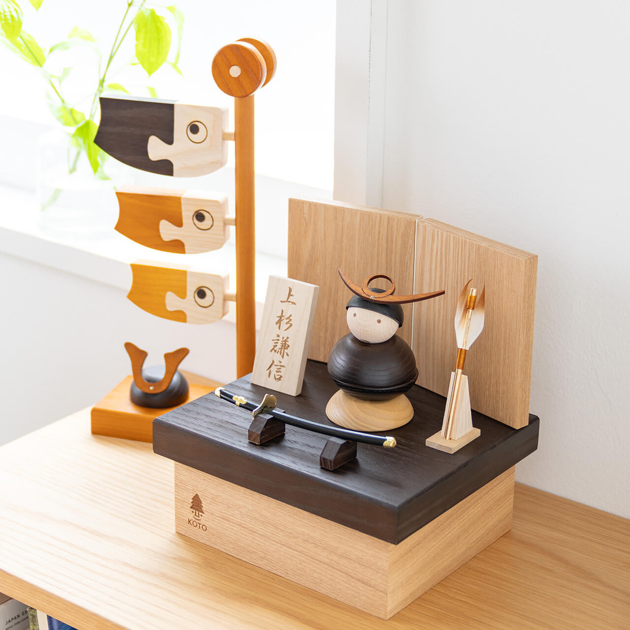 ことの木製鎧（上杉謙信）（0515）｜コンパクトな木製の五月人形｜コンパクト｜おしゃれ｜インテリア