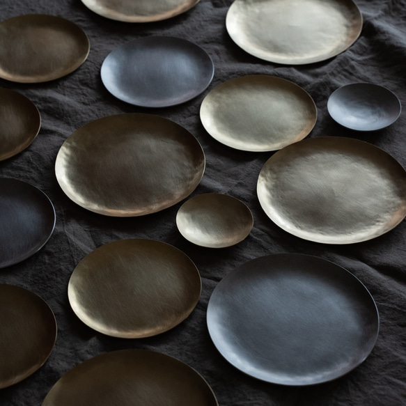 真鍮の丸皿/M　菓子皿　お香立て minimal plate <circle-M> / brass 13枚目の画像