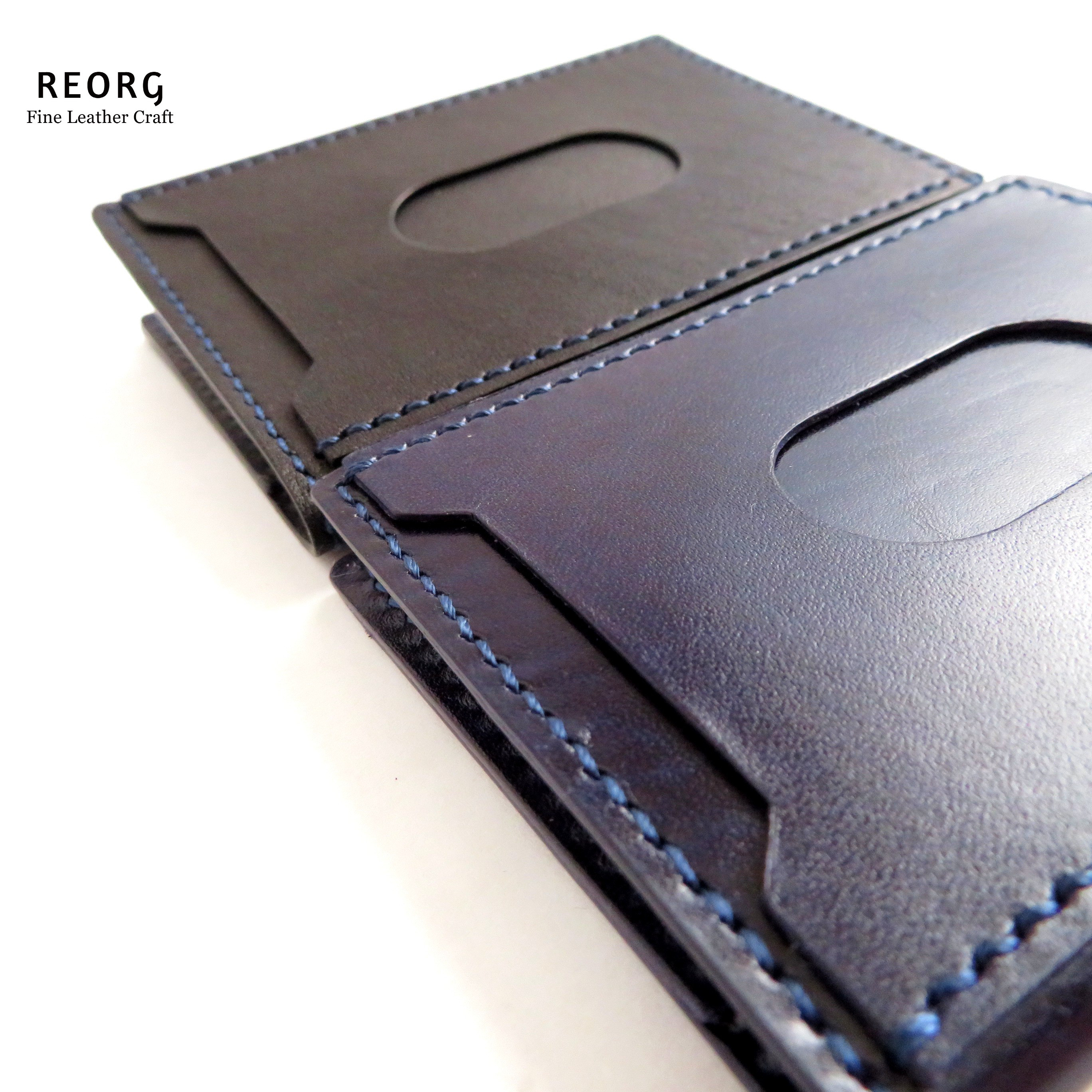 カード4枚収納 本革の2つ折りパスケース