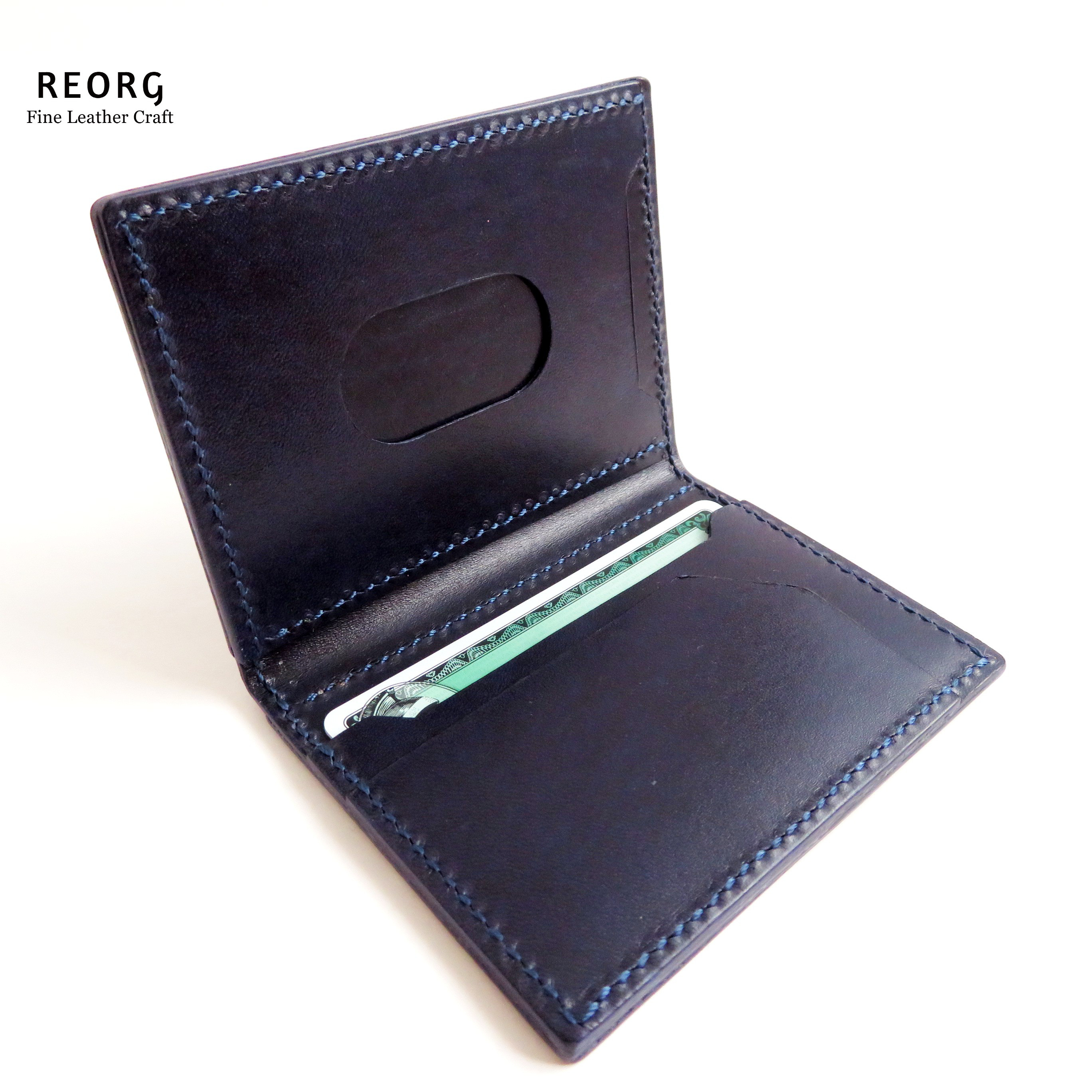 カード4枚収納 本革の2つ折りパスケース