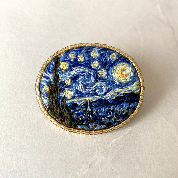 ゴッホ「星月夜」の手刺繍ブローチ 1枚目の画像