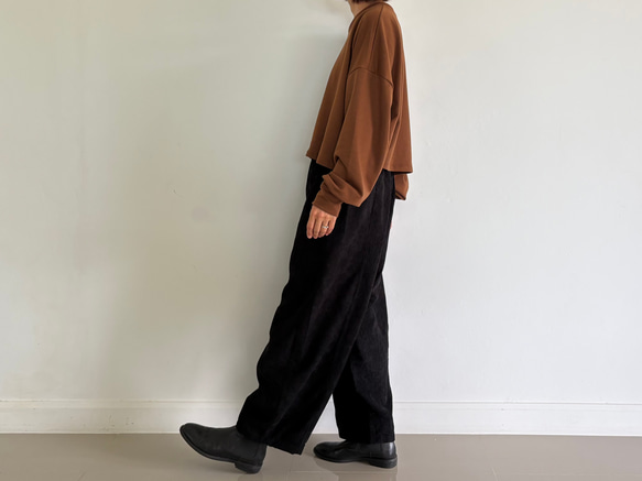しっとりコーデュロイが作る。秋冬だけのロングパンツ。ゆったりなのにスッキリ見せ。黒 17枚目の画像