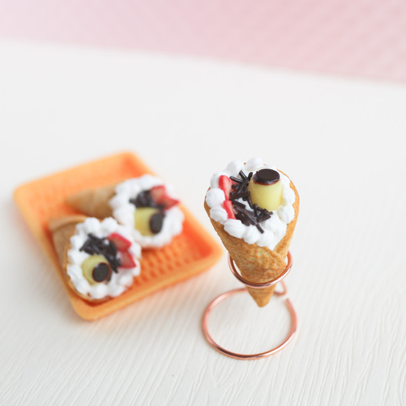 迷你草莓小布丁可麗餅 單支  耳環 黏土 仿真食物 娃用 第3張的照片
