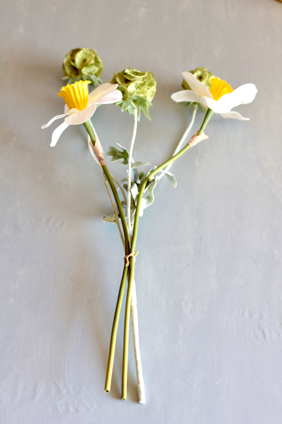 【ラッパスイセンとクーゲル】｜アーティフィシャルフラワー 花瓶アレンジ| 冬｜ギフト・インテリア雑貨 9枚目の画像