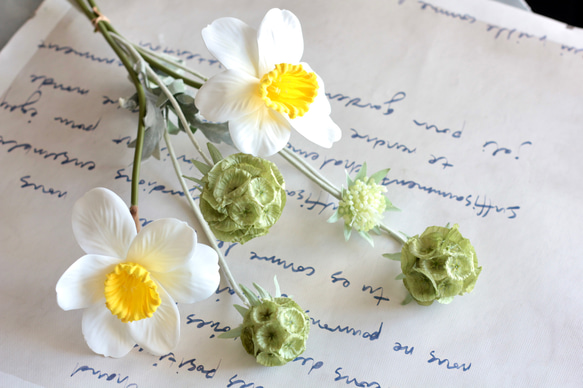 【ラッパスイセンとクーゲル】｜アーティフィシャルフラワー 花瓶アレンジ| 冬｜ギフト・インテリア雑貨 8枚目の画像