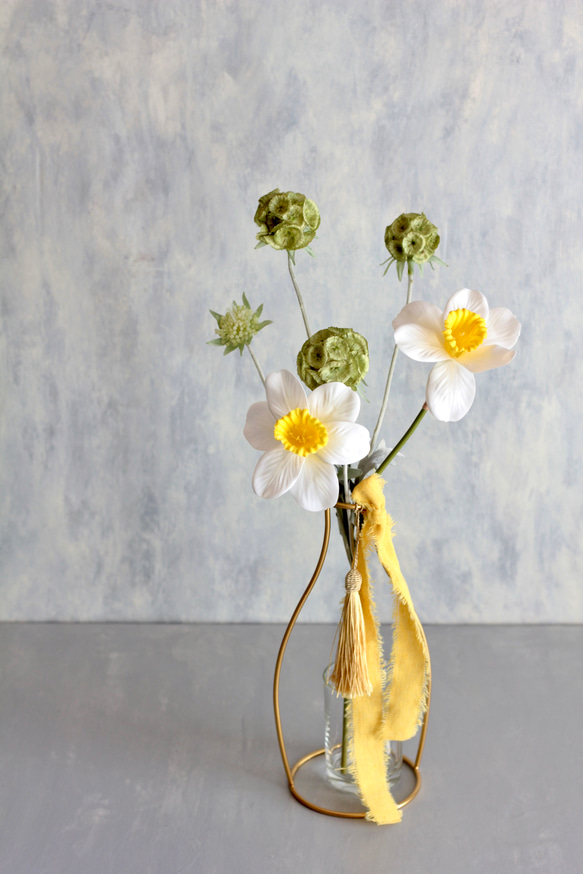 【ラッパスイセンとクーゲル】｜アーティフィシャルフラワー 花瓶アレンジ| 冬｜ギフト・インテリア雑貨 3枚目の画像