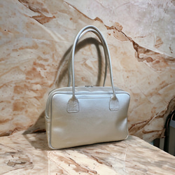 熱門方形波士頓包，日本製造，全牛皮，真皮，輕便，真皮收縮，銀色金屬光澤 第2張的照片