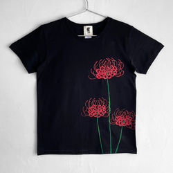 彼岸花柄Tシャツ ブラック 手描きで描いた彼岸花柄Tシャツ 曼珠沙華 秋 黒 10枚目の画像