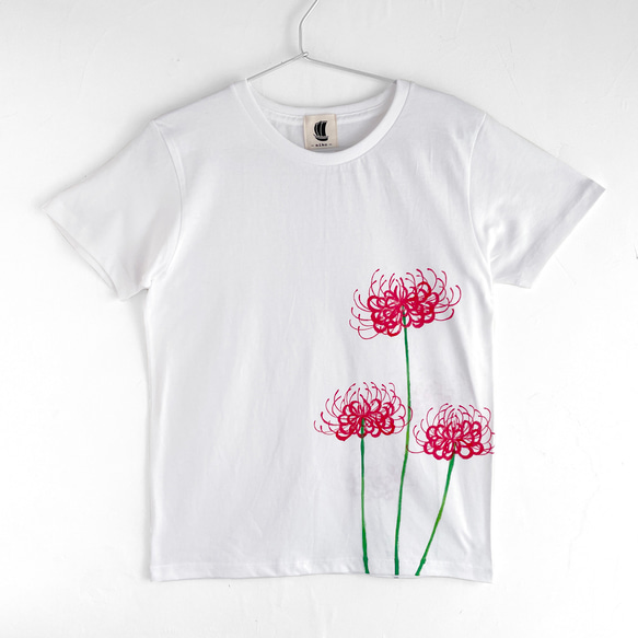 彼岸花柄Tシャツ ホワイト 手描きで描いた彼岸花柄Tシャツ 曼珠沙華 秋 白 8枚目の画像