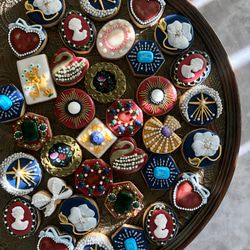 12/16頃製造、12/21〜22頃お届け ★ホワイト缶★ブローチみたいなアイシングクッキー 3枚目の画像