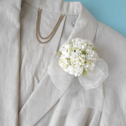 小花のポンポン カーネーション風 ホワイト * 綿ローン製 * コサージュ 髪飾り 4枚目の画像