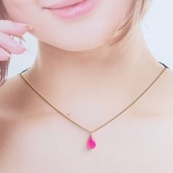 フューシャピンクカルセドニー【Pink Chalcedony】ひと粒ネックレス 3枚目の画像