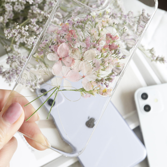ナチュラルピンクのブーケ 押し花スマホケース iPhone15Android カスミソウ スマホケース　16e 4枚目の画像