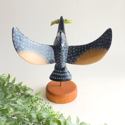 飛ぶヤマセミ （木・鳥・置物） Crested kingfisher / wooden bird 2枚目の画像