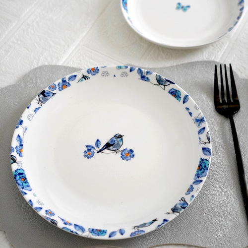青い縁取りの花模様皿 青の花と鳥を縁取ったオリエンタル調＊中皿＆小皿セット／食卓を