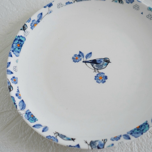 青の花と鳥を縁取ったオリエンタル調＊中皿＆小皿セット／食卓を