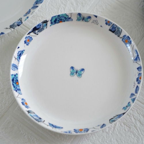 青の花と鳥を縁取ったオリエンタル調＊中皿＆小皿セット／食卓を