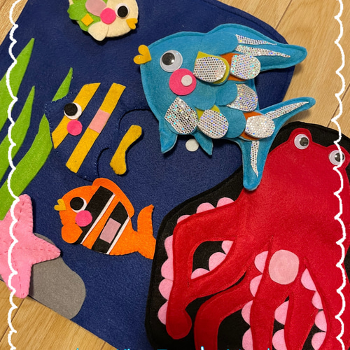 ハンドメイド☆優しい心を学ぶ♪にじいろのさかな☆ミトン その他人形