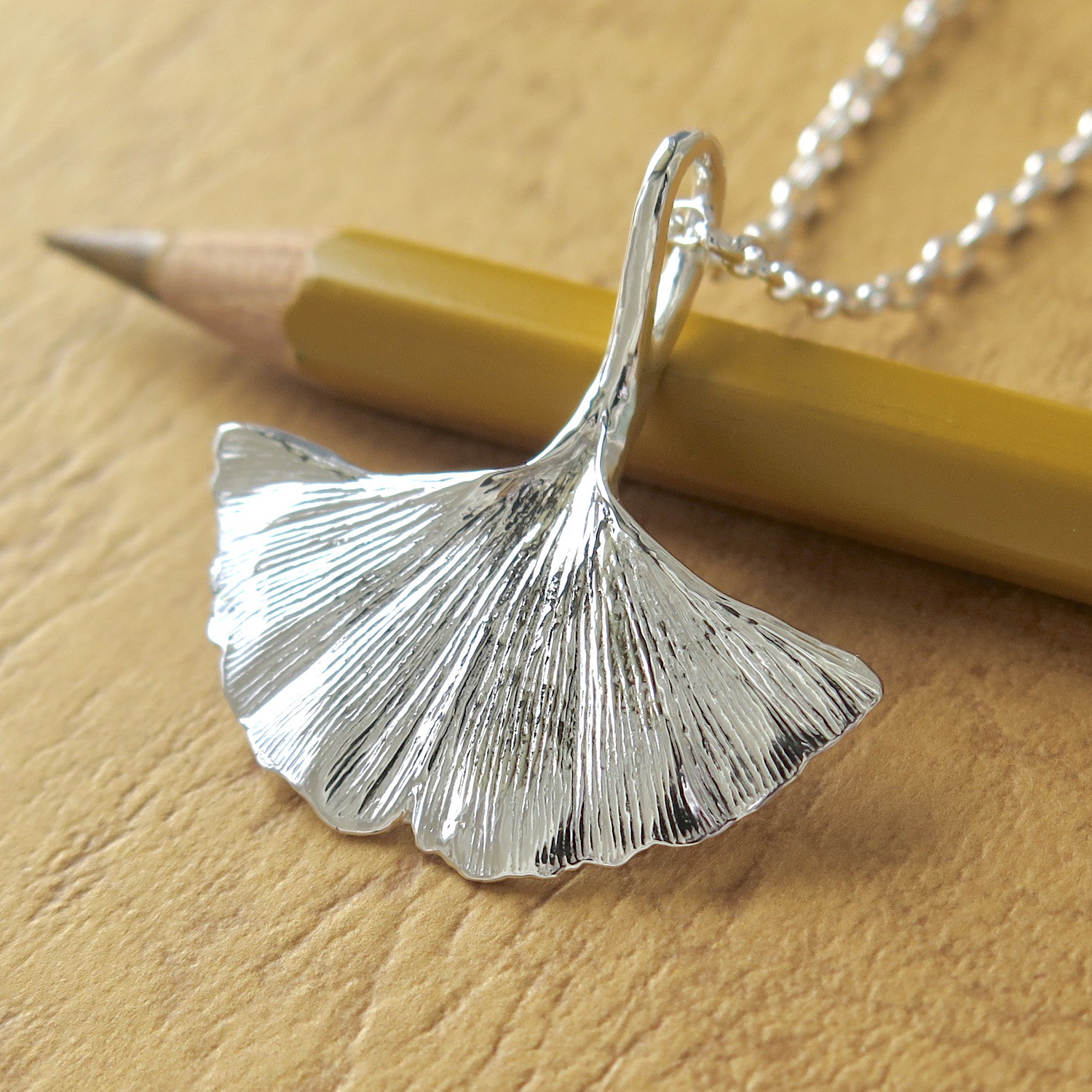 [999 Silver] イチョウ(銀杏)の葉ペンダント, ネックレス, 1点物, miniシルバーケアセット付