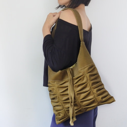 SALEコーデュロイのヒラヒラショルダーバッグ/ちょっとそこまでミニサイズの軽いバッグ 1枚目の画像