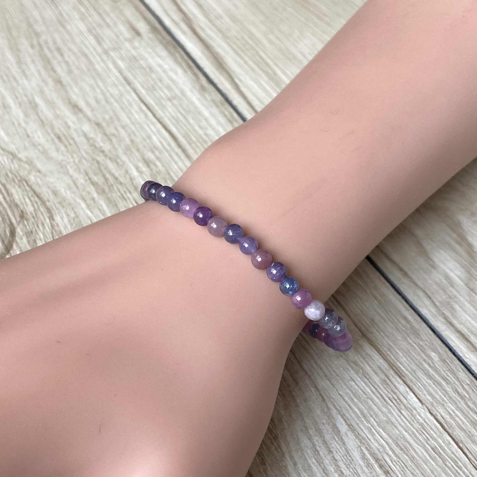 広い心で、つながりを深める/マルチカラーサファイア（天然コランダム)/天然石 ストーンブレスレット