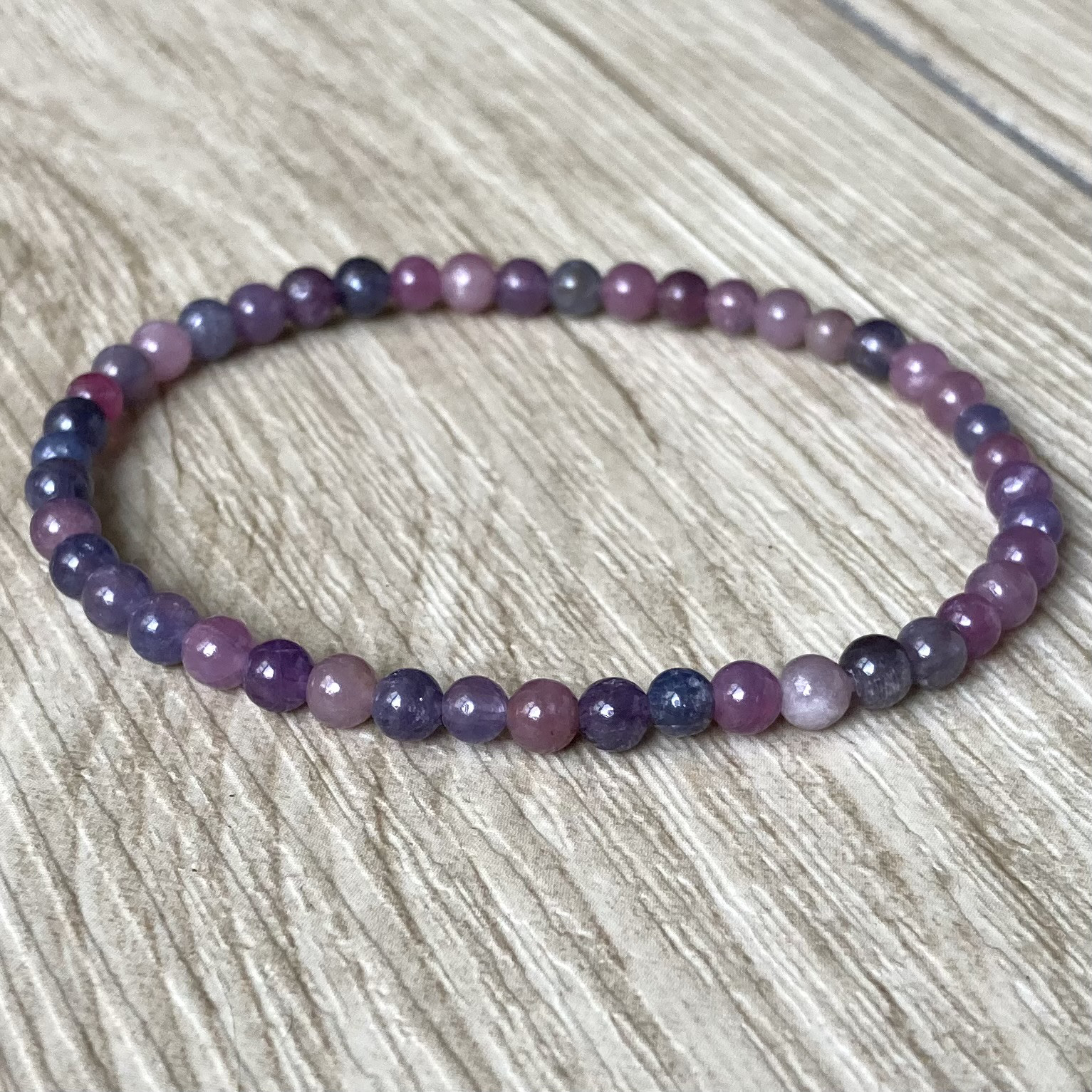 広い心で、つながりを深める/マルチカラーサファイア（天然コランダム)/天然石 ストーンブレスレット