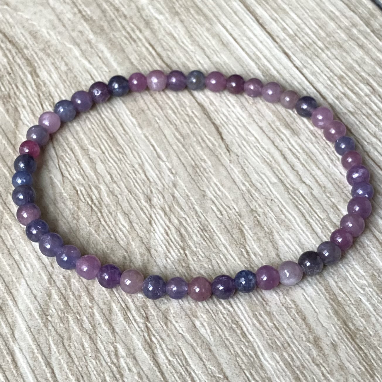 広い心で、つながりを深める/マルチカラーサファイア（天然コランダム)/天然石 ストーンブレスレット