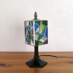 モザイクミックス・幾何学模様のステンドグラスランプ（テーブルランプ）ガラス照明・Mサイズ 1枚目の画像
