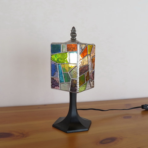 モザイクミックス・幾何学模様のステンドグラスランプ（テーブルランプ