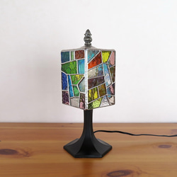 モザイクミックス・幾何学模様のステンドグラスランプ（テーブルランプ）ガラス照明・Mサイズ 5枚目の画像