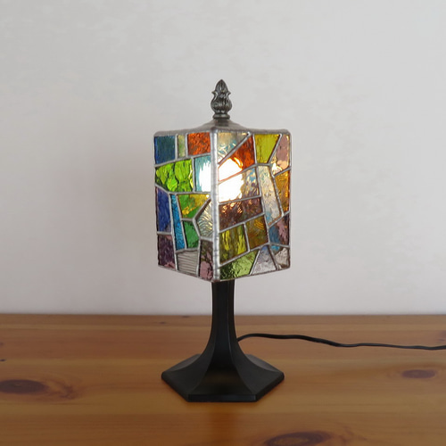モザイクミックス・幾何学模様のステンドグラスランプ（テーブルランプ  