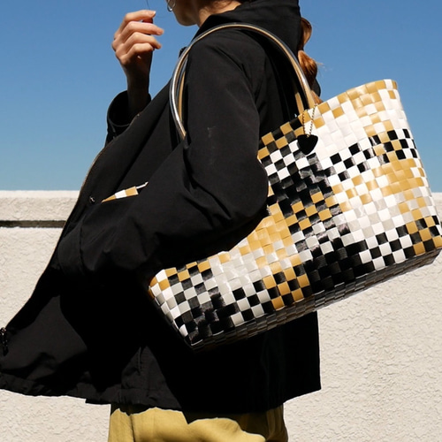 2021年1番人気デザイン！ アウトドアベージュLL B4サイズ 2WAYプラカゴ