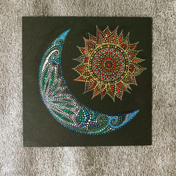 点描画曼荼羅  「上弦の月と、見守る太陽」 4枚目の画像