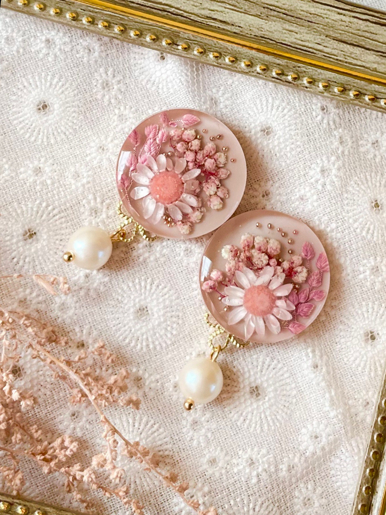 ピンクフラワーレジン×スパンコール♡花びら ピアス イヤリング mqdefault.jpg
