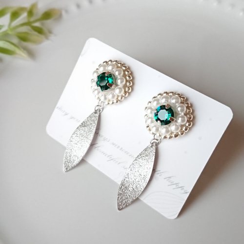 Swarovski リーフモチーフ ピアス♡