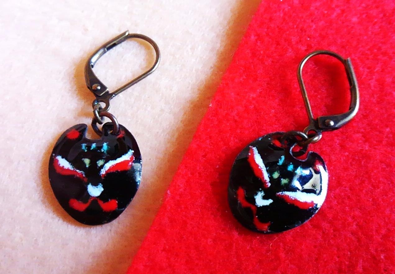 手描黒狐ノ面ピアス　フレンチフック《イヤリング、アレルギー対応可能》